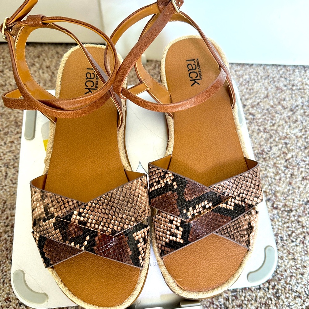 EUC Nordstrom Rack straps sandals- size 7.5 - Picture 4 of 6